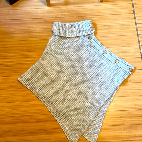 ♥️♥️♥️Softly crocheted gray sweater coverup - Picture 5 of 6